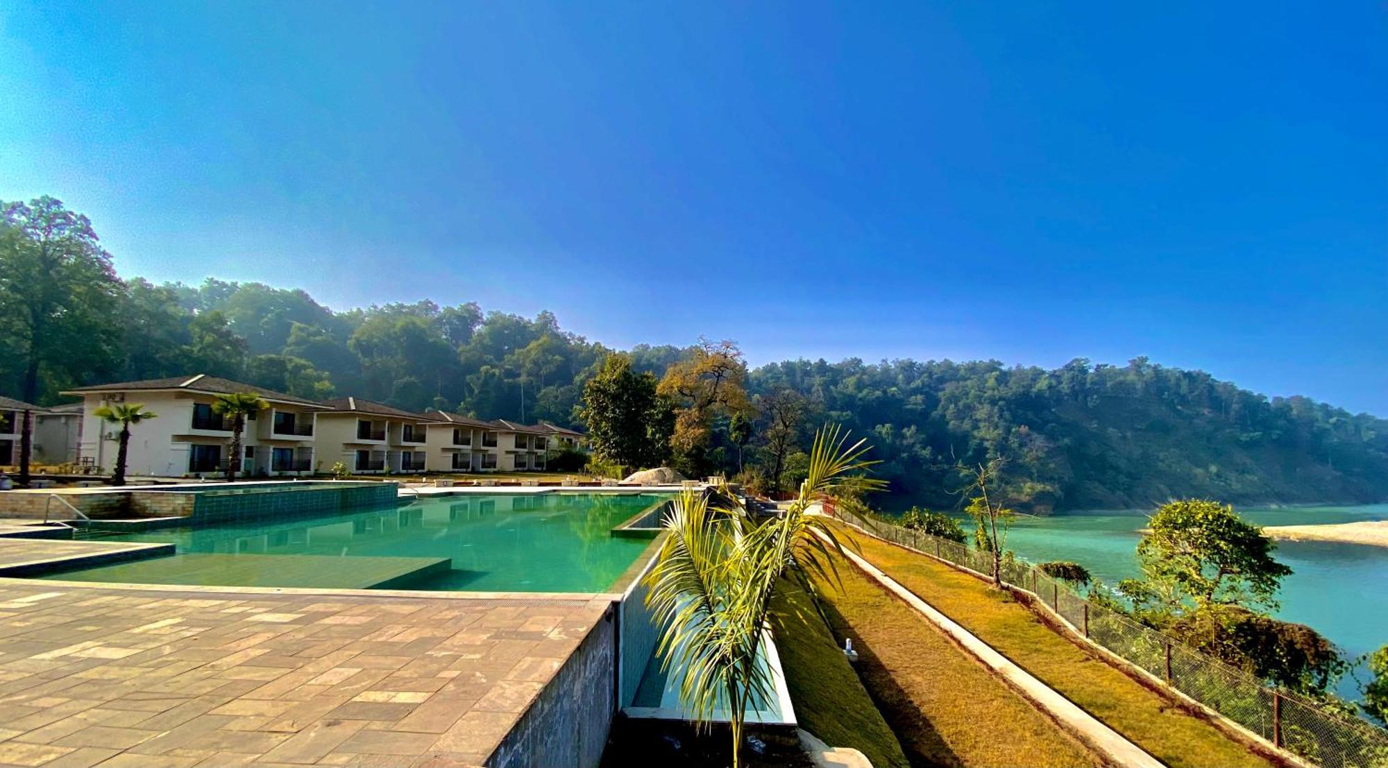 Regenta Resort & Spa By Riverside, Читван Екстериор снимка