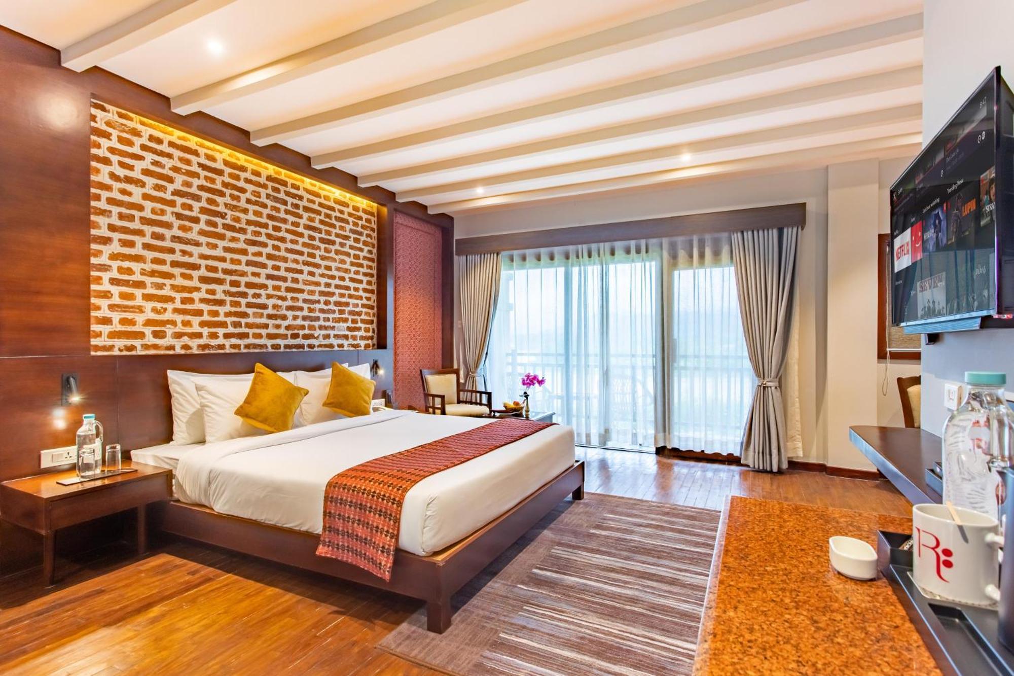 Regenta Resort & Spa By Riverside, Читван Екстериор снимка