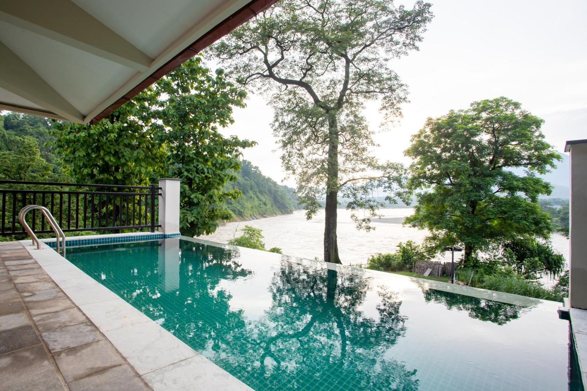 Regenta Resort & Spa By Riverside, Читван Екстериор снимка