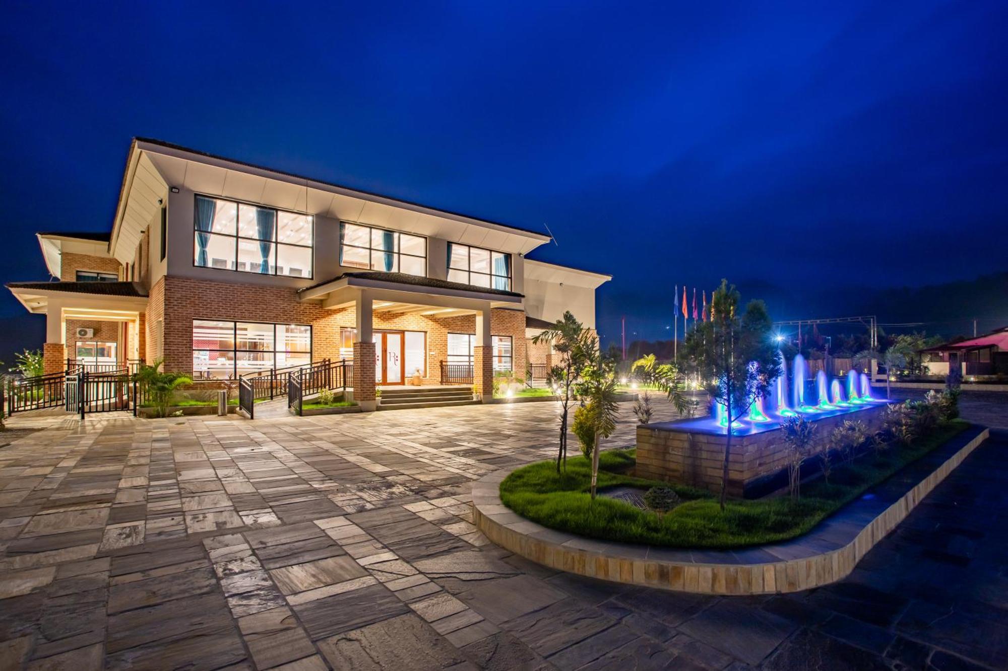 Regenta Resort & Spa By Riverside, Читван Екстериор снимка