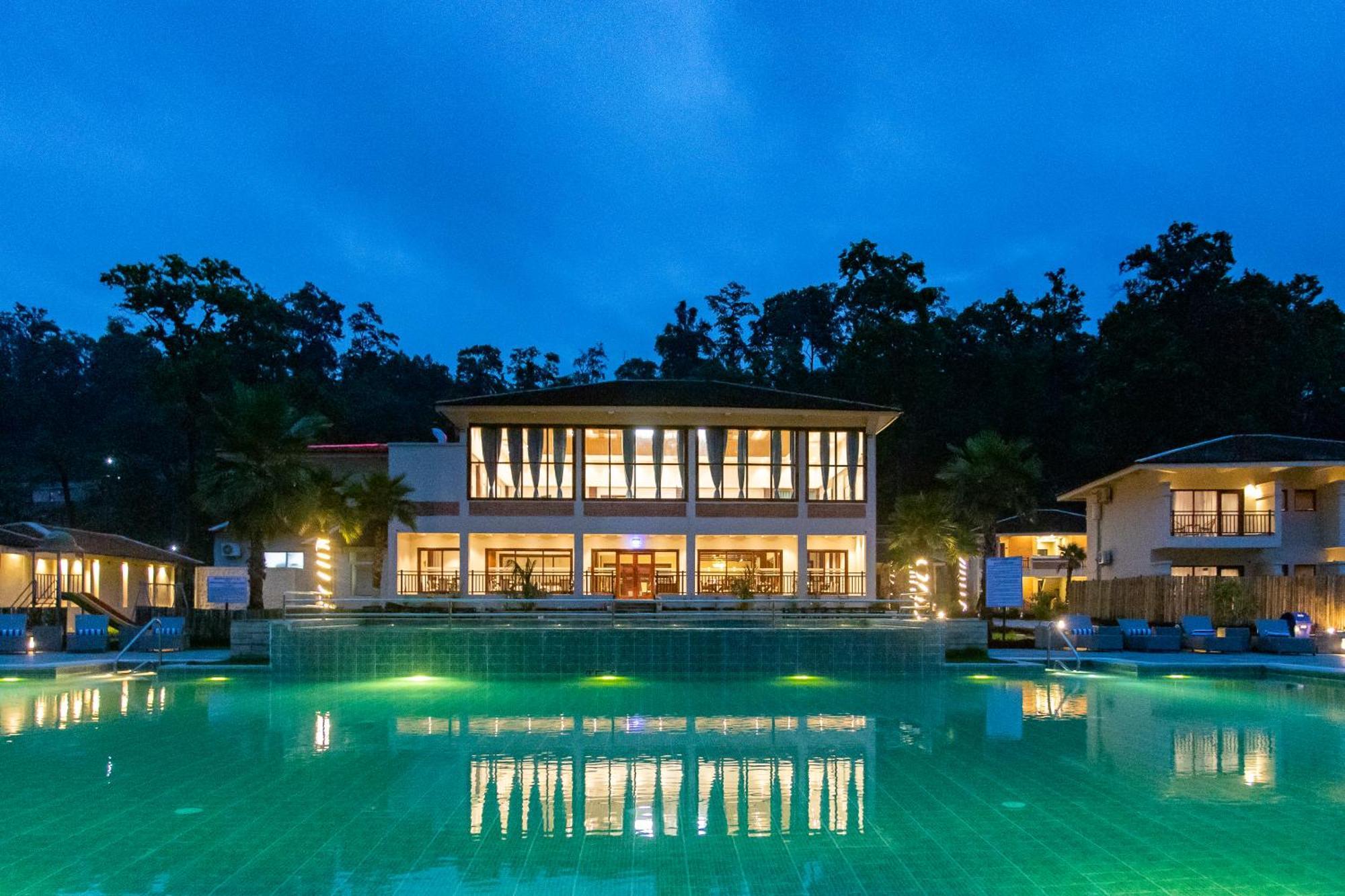 Regenta Resort & Spa By Riverside, Читван Екстериор снимка